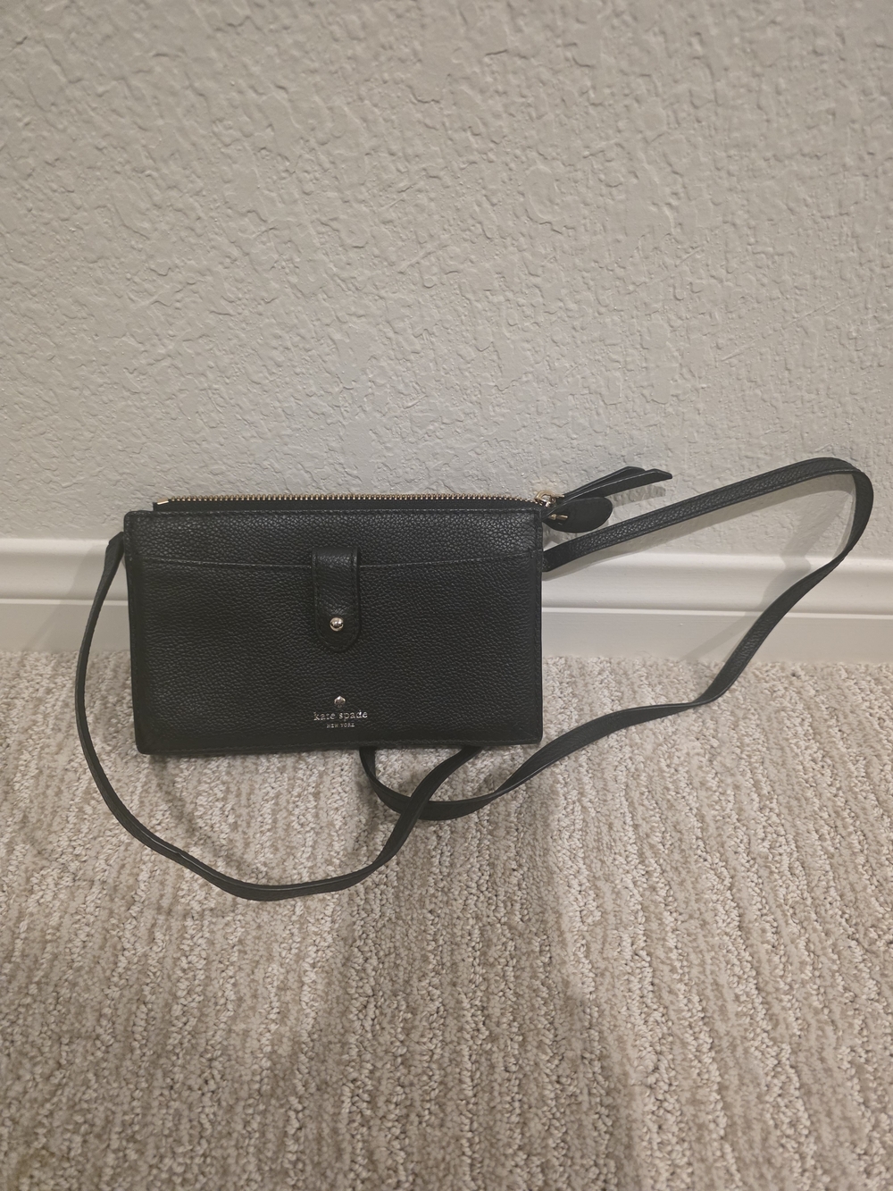 kate spade black pebbled leather crossbody wristlet with gold hardware